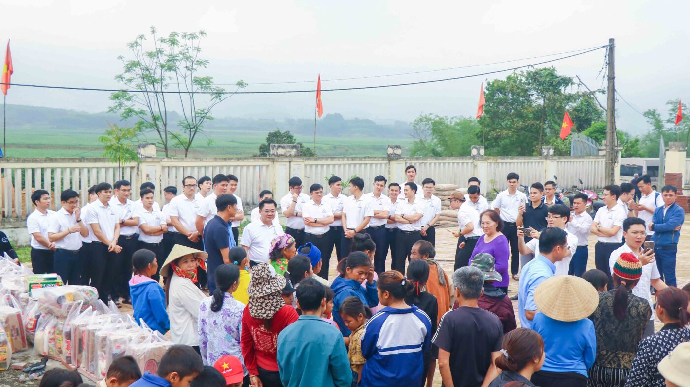 Chủng sinh giáo phận Hà Tĩnh thăm giáo xứ Chúc A và  Vĩnh Cư